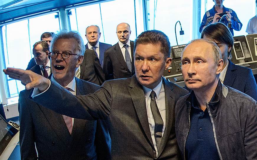 Масштаб этого проекта восхищает самих его участников (на фото слева направо: владелец Allseas Эдвард Хеерема, глава «Газпрома» Алексей Миллер» и президент России Владимир Путин)