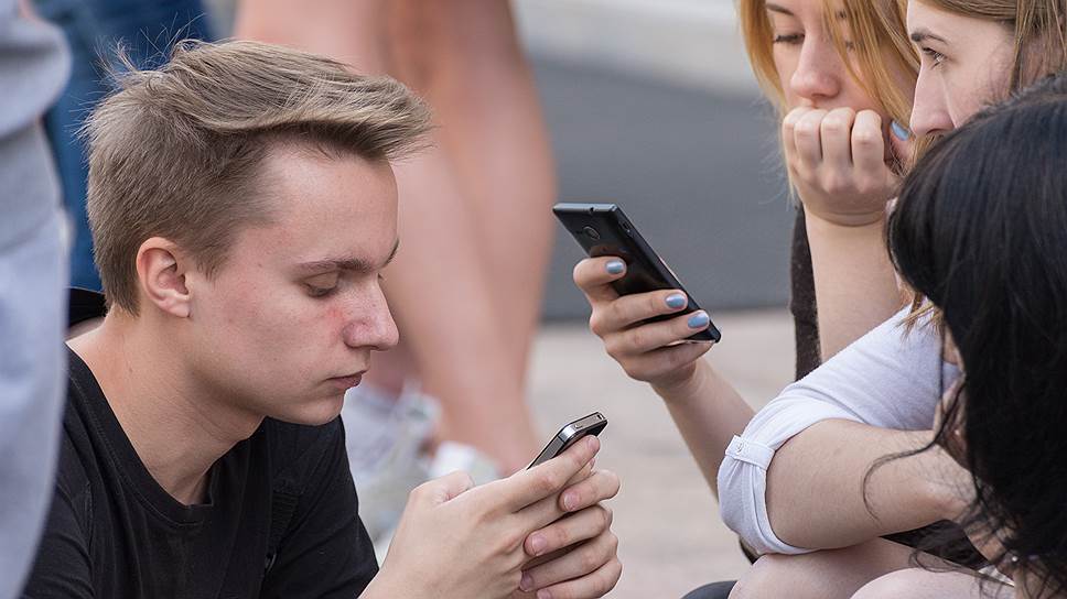 Продажи смартфонов в России в первом полугодии увеличились на 9% в штучном и на 13% в денежном выражении