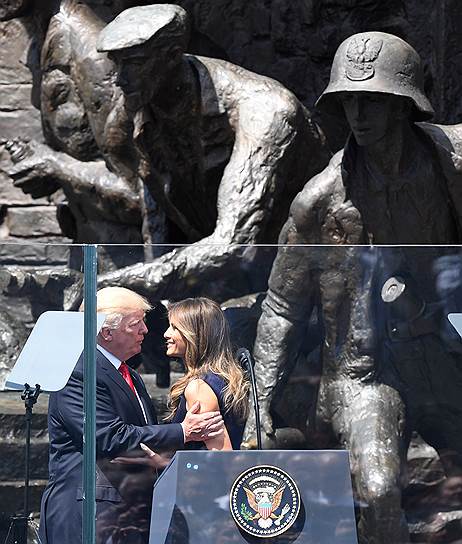 Выступление Дональда Трампа и его супруги Мелании на фоне памятника героям Варшавского восстания стало гимном героизму польского народа