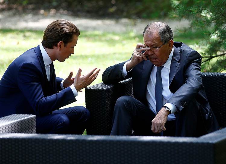Глава МИД Австрии Себастьян Курц (слева) объявил о решении кадрового спора в ОБСЕ после того, как министр иностранных дел РФ Сергей Лавров заверил, что Россия не сорвет консенсус

