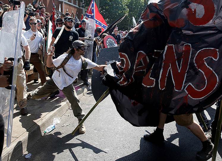 Белые расисты Америки показали в Шарлотсвилле, что готовы к серьезному сражению