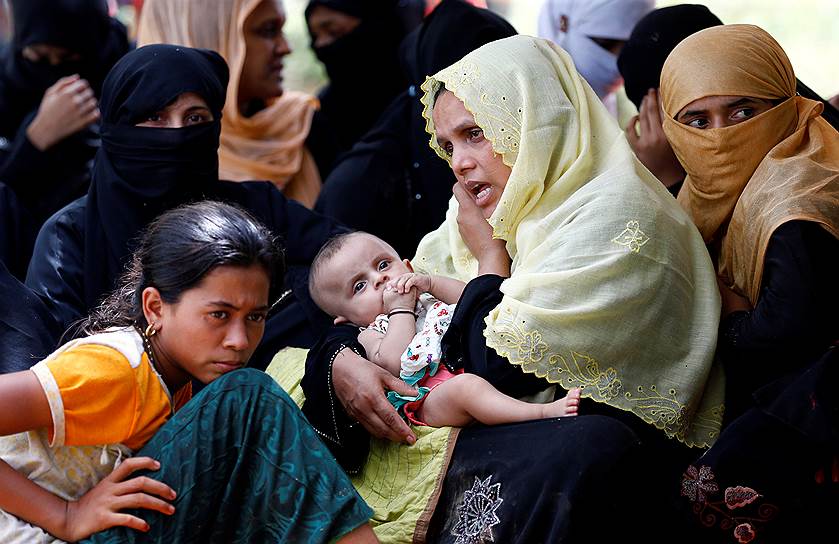 На нейтральной территории между Мьянмой и Бангладеш собралось уже около 30 тыс. беженцев из числа мусульман-рохинджа