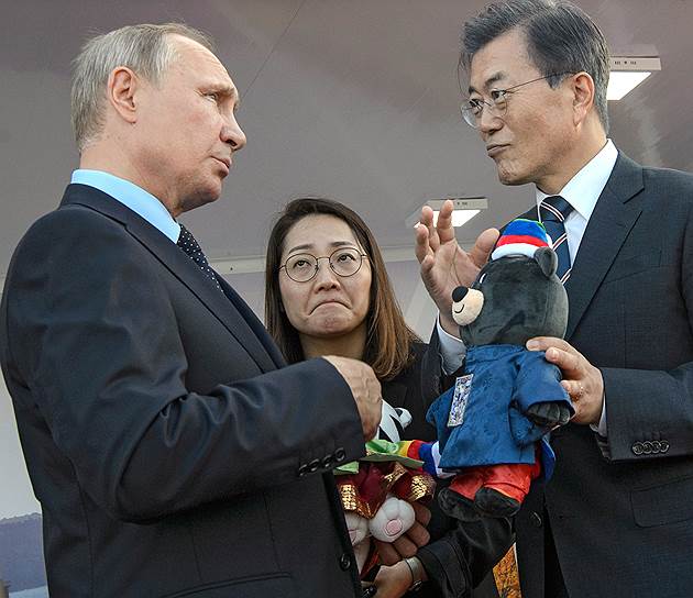 Корейская переводчица переживала, понравятся ли Владимиру Путину плюшевые подарки, гораздо больше своего президента