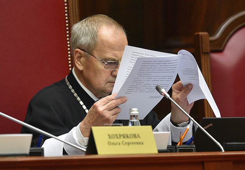 Председатель КС Валерий Зорькин, как и семь лет назад, предпочитает регламентированность во внедрении элементов прецедентного права в России 