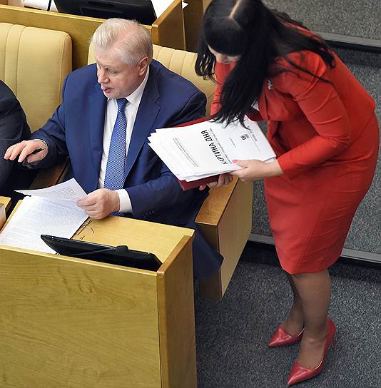 Сергей Миронов думает, кого посадить на депутатское место однопартийца Александра Буркова