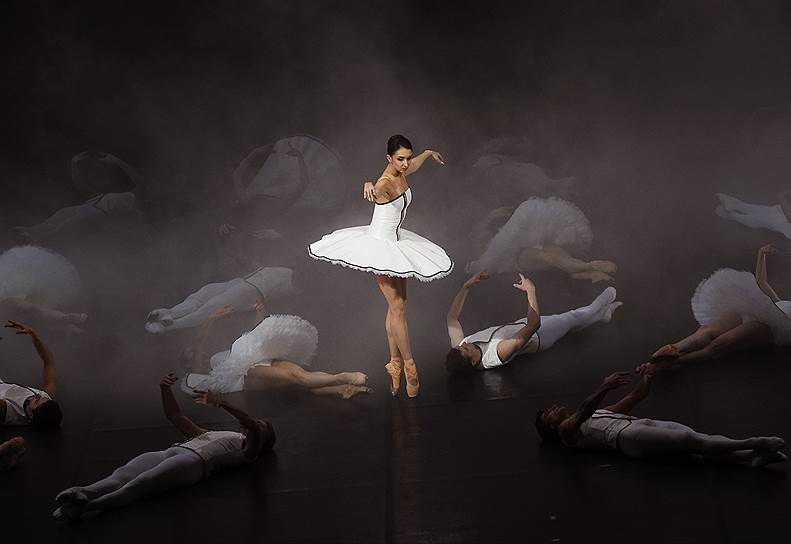 «Тюль» Александра Экмана окутывает балетных профессионалов дымкой самоиронии