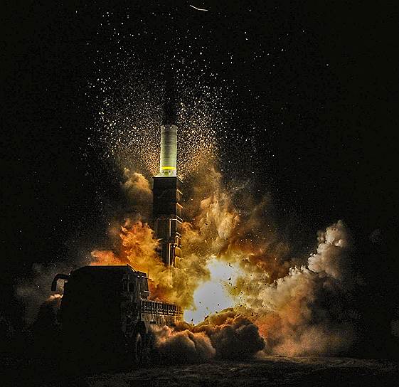 Спустя несколько минут после запуска северокорейской ракеты военные Южной Кореи продемонстрировали Пхеньяну свои возможности — пока в режиме учений (на фото)