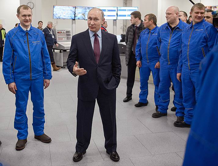 Президент России Владимир Путин на встрече с инженерами завода убеждал их, что они нашли себя здесь, в Сабетте
