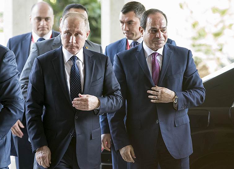 Президент России Владимир Путин (слева) и президент Египта Абдель-Фаттах ас-Сиси