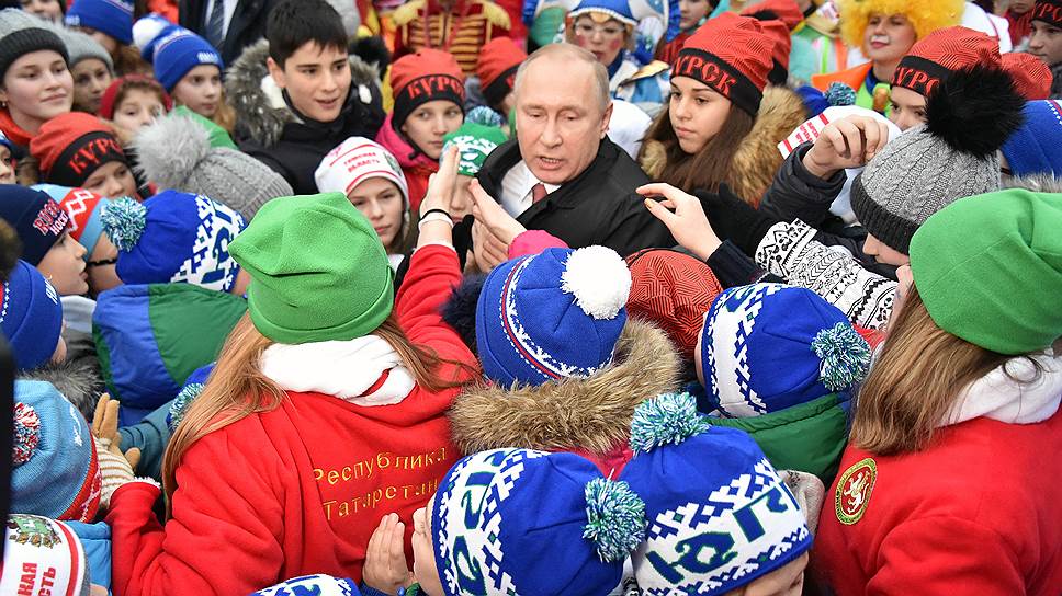 Как Владимир Путин провел утренник на Соборной площади Кремля
