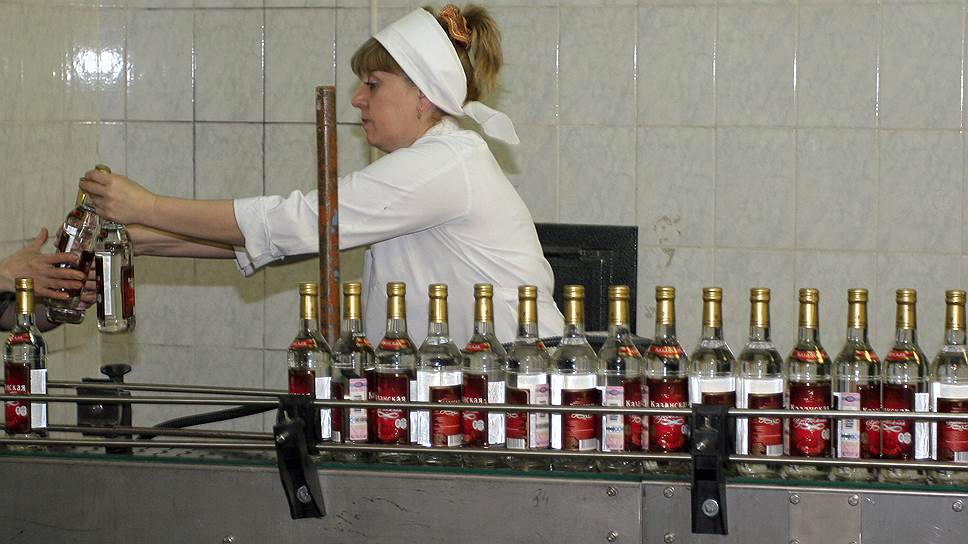 Сколько водки крупнейшие производители в России произвели за 2017 год