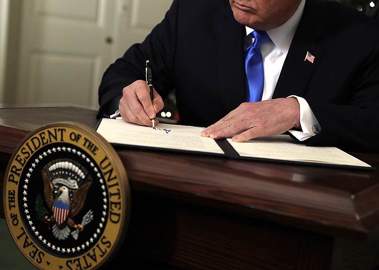 Срок, который Дональд Трамп отвел своей администрации на написание посвященных России докладов, истекает в понедельник