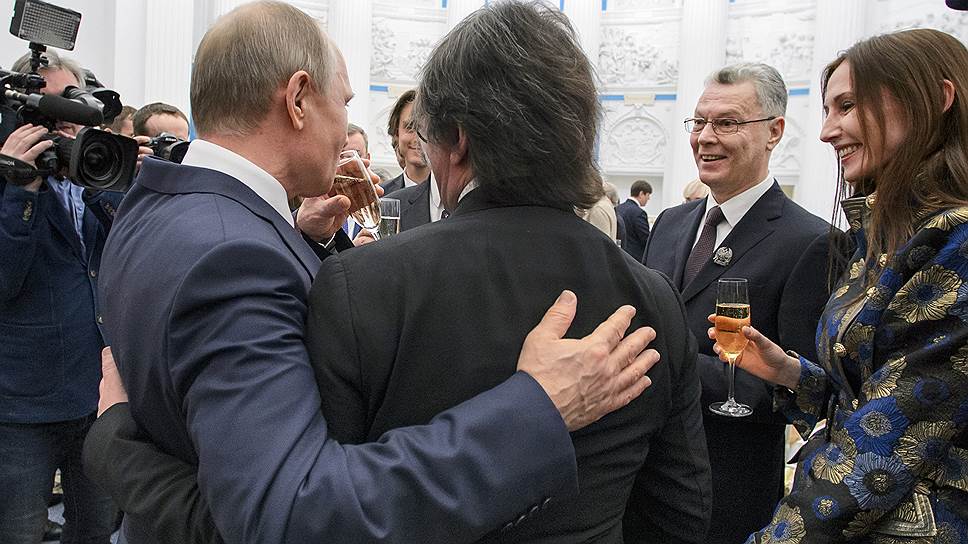 Как в апреле Владимир Путин в Екатерининском зале Кремля вручил президентские премии
