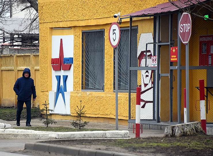Предложение Молдавии вызвало всеобщее недоумение: Украина не собирается давать коридор для вывода из Приднестровья российских миротворцев, а последние не намерены покидать обжитые казармы