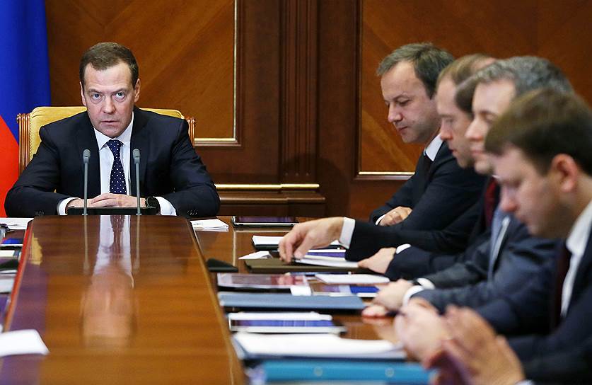 Премьер-министр Дмитрий Медведев потребовал от российского несырьевого экспорта роста вчетверо быстрее мирового