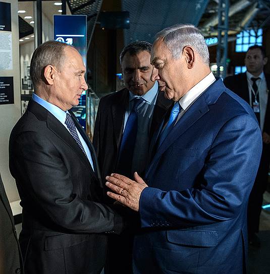 Президент России Владимир Путин (слева) и премьер-министр Израиля Биньямин Нетаньяху
