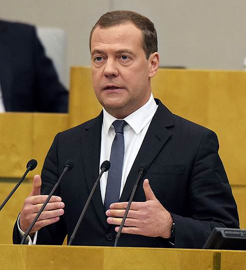 Дмитрий Медведев анонсировал повышение пенсионного возраста, но это не помешало депутатам утвердить его премьером