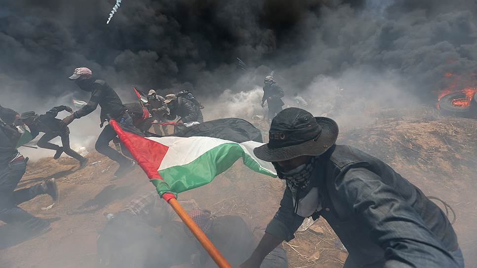 После открытия посольства США в Иерусалиме в столкновениях с израильской армией погибли более 50 палестинцев