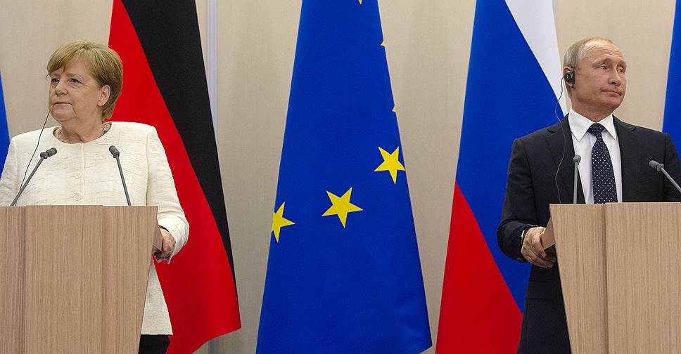 На пресс-конференции канцлер Германии Ангела Меркель и президент России Владимир Путин временами, казалось, забывали друг о друге