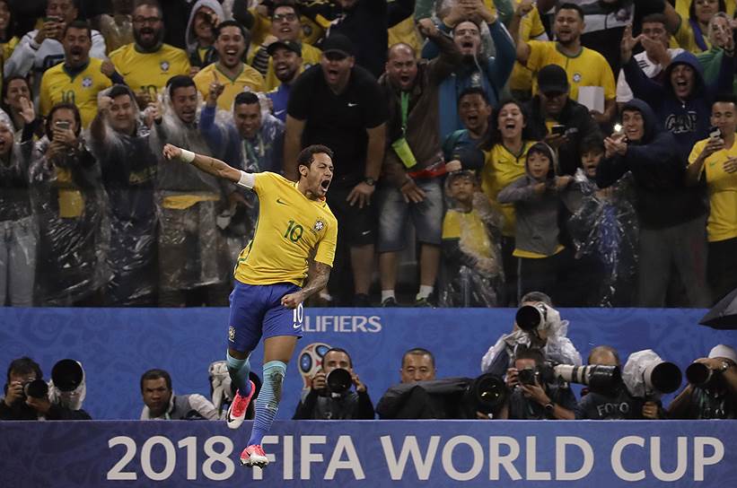 В южноамериканском квалификационном турнире чемпионата мира 2018 года лидер бразильцев Неймар забил шесть голов и сделал девять результативных передач