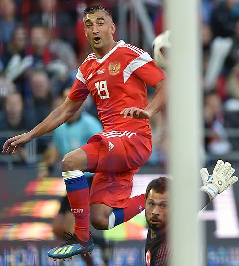 Александр Самедов открыл счет в матче с турками, но удержать победу сборная России не смогла