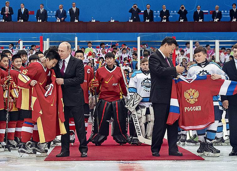 Владимир Путин благословил растущего китайского хоккеиста стоять насмерть против нарождающегося российского, которого, в свою очередь, благословил Си Цзиньпин