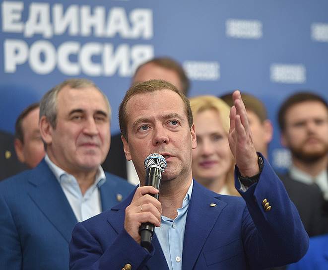 Премьер Дмитрий Медведев указал на необходимость пенсионной реформы, но ее деталей до сих пор не раскрыл