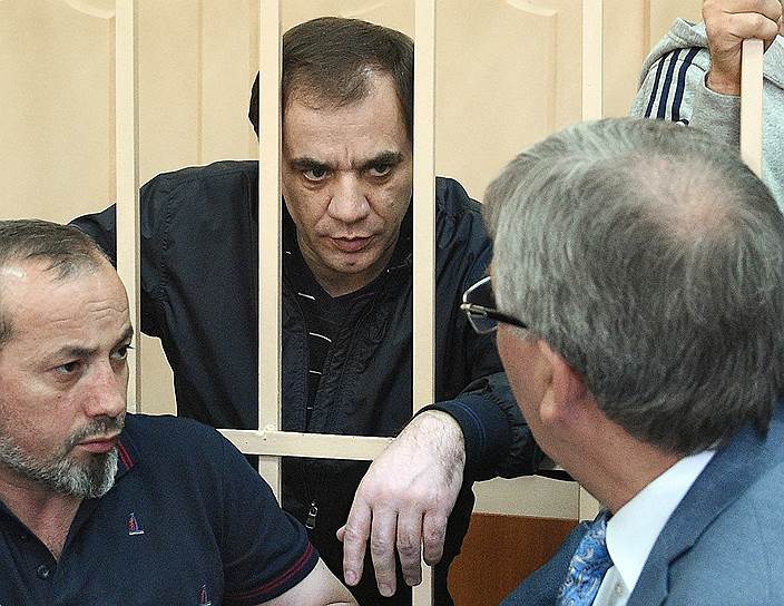 Защита Раюдина Юсуфова считает, что имущество его родственников арестовано необоснованно