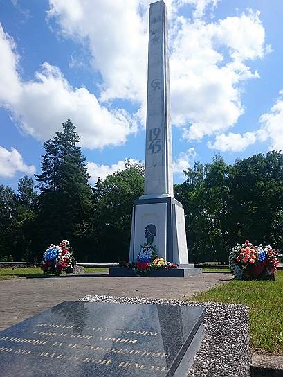 Военное кладбище в Бранево (Варминьско-Мазурское воеводство) – самое большое кладбище солдат Красной Армии в Европе. Здесь покоятся останки 31237 солдат, погибших во время «Восточно-прусской» операции в 1945 году. Практически все они захоронены в братских могилах