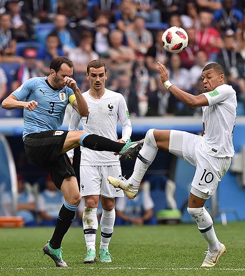 Если в матче с Аргентиной в составе французов блистал Килиан Мбаппе (№10), то в четвертьфинале против Уругвая на первый план вышел Антуан Гризман