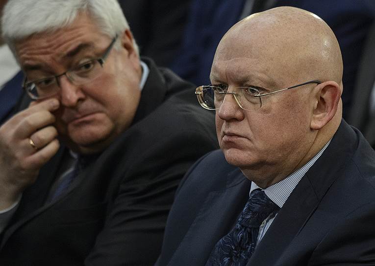 Представитель России в ООН Василий Небензя (справа) в конце встречи неожиданно лишился части своей фамилии