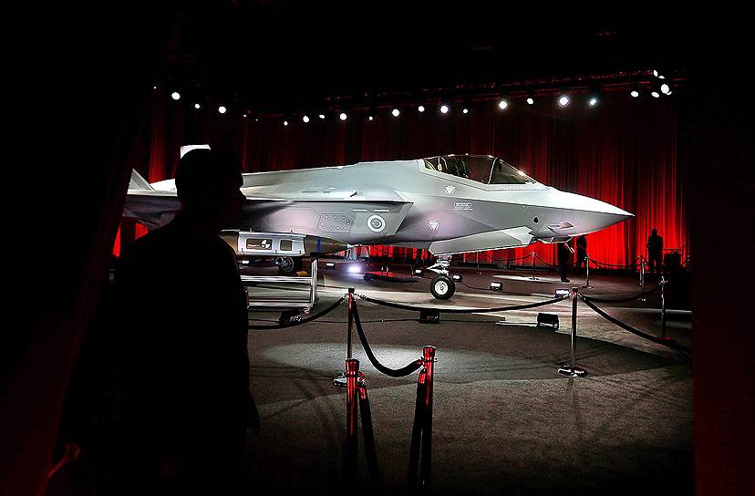 Если Турция закупит у России зенитные ракетные комплексы С-400, США могут отказать ей в поставке новейших истребителей F-35 (на фото) на общую сумму $10 млрд