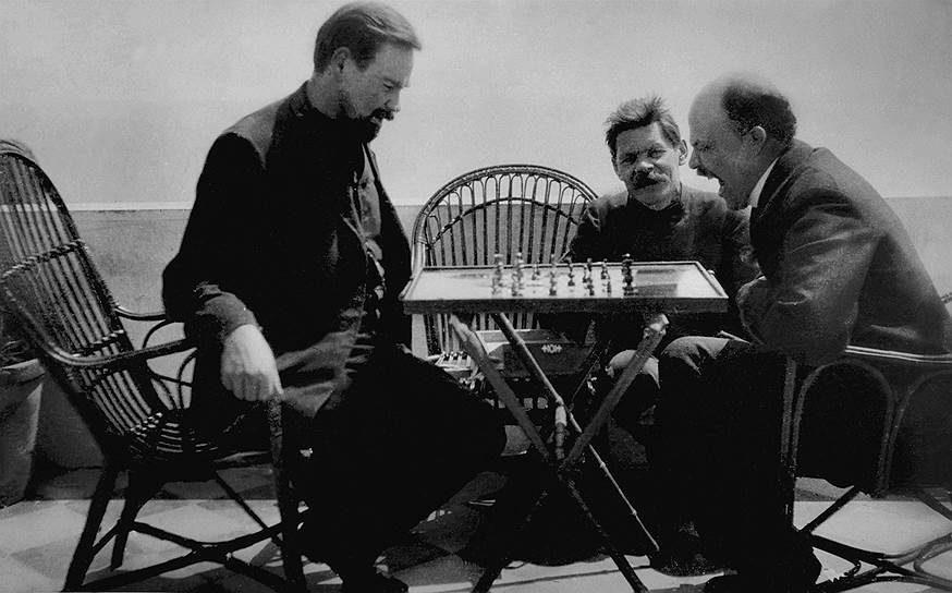 На вилле, где жил Максим Горький, за шахматной доской встретились Владимир Ленин и Александр Богданов