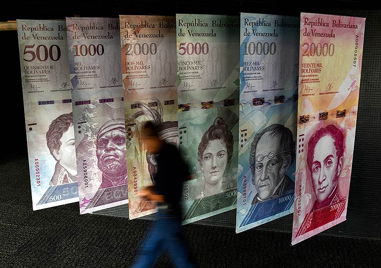 Власти Венесуэлы предлагают своим гражданам сменить прежние боливары на новые, привязанные к криптовалюте, а через нее — к цене нефти