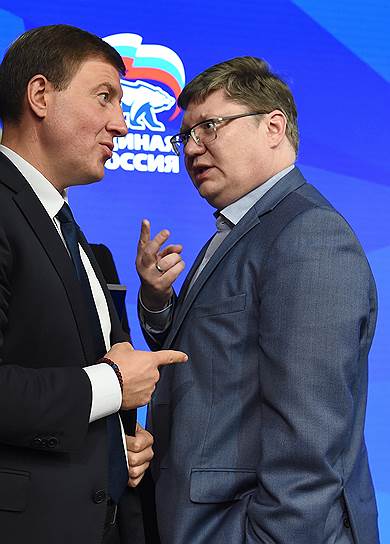 Предложение Андрея Турчака (слева) отказаться от пенсионных доплат парламентариям депутат Андрей Исаев впервые услышал на заседании, но поддержал
