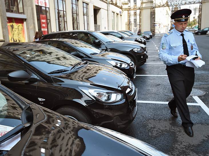 Новая редакция закона «О полиции» упростит для парковочной полиции розыск автовладельцев, не оплативших парковку