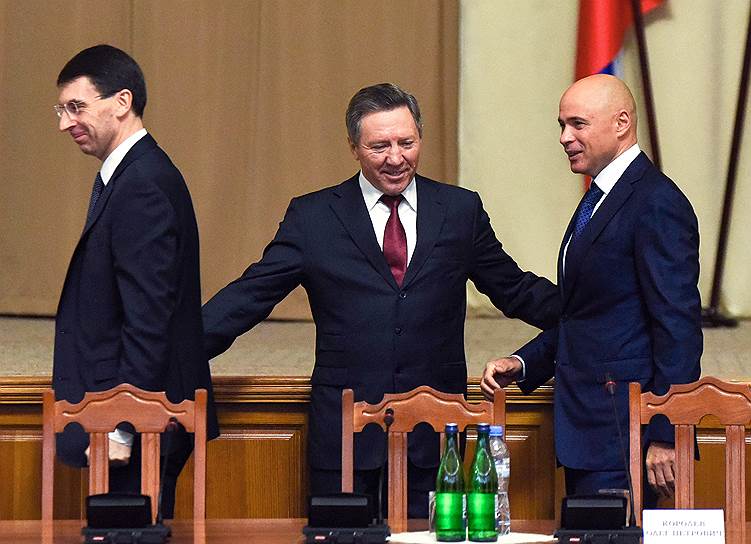 Игорь Щеголев (слева) и Игорь Артамонов (справа) предложили Олегу Королеву еще поработать на благо страны