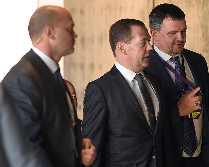 Вице-премьеру Максиму Акимову (справа) удалось согласовать с правительством Дмитрия Медведева параметры госучастия в цифровизации экономики