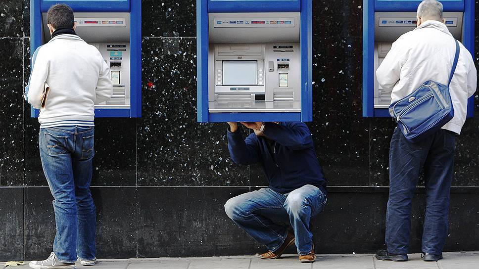Большинство банкоматов уязвимы к хищению средств и все — к утечке данных банковских карт клиентов