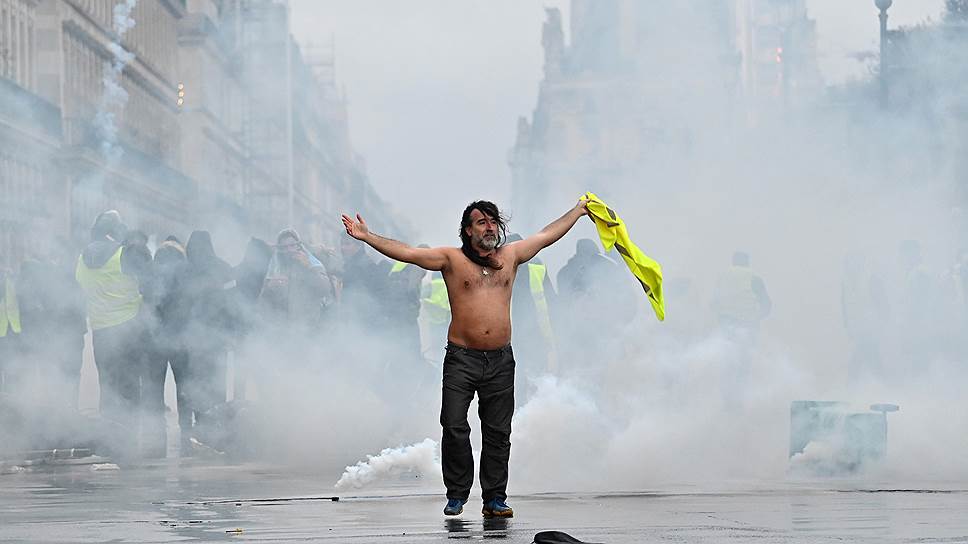 Как протесты «желтых жилетов» во Франции в субботу достигли своего пика