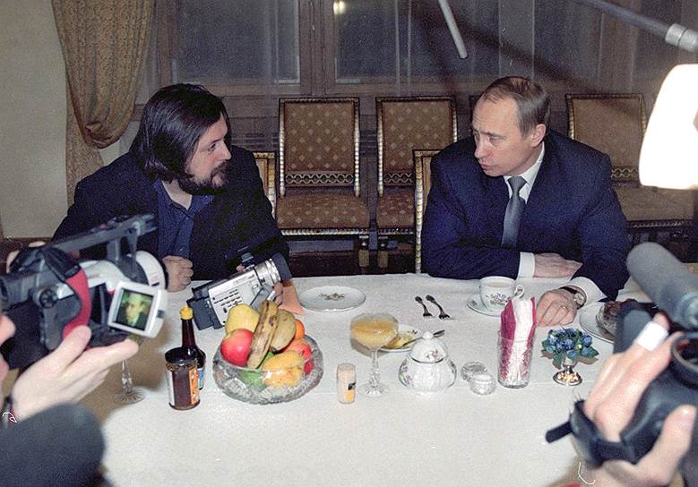 Фильм «Свидетели Путина» будет представлен только онлайн, хотя 18 лет назад режиссер Манский (слева) и его герой (справа) отлично поладили