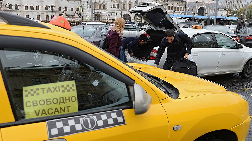 Власти Москвы предложили агрегаторам контролировать доход водителей