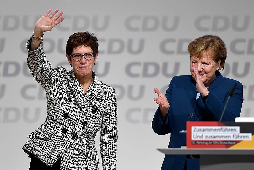 Председатель ХДС Аннегрет Крамп-Карренбауэр (слева) и канцлер ФРГ Ангела Меркель