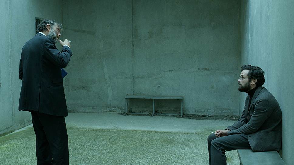 Полицейский Висконти (Венсан Кассель) подозревает учителя (Ромен Дюрис) пропавшего мальчика только ради собственного удовольствия