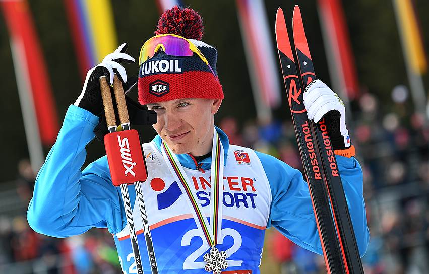 Александр Большунов завоевал в Зеефельде четыре серебряные медали: в командном спринте, скиатлоне, эстафете и марафоне