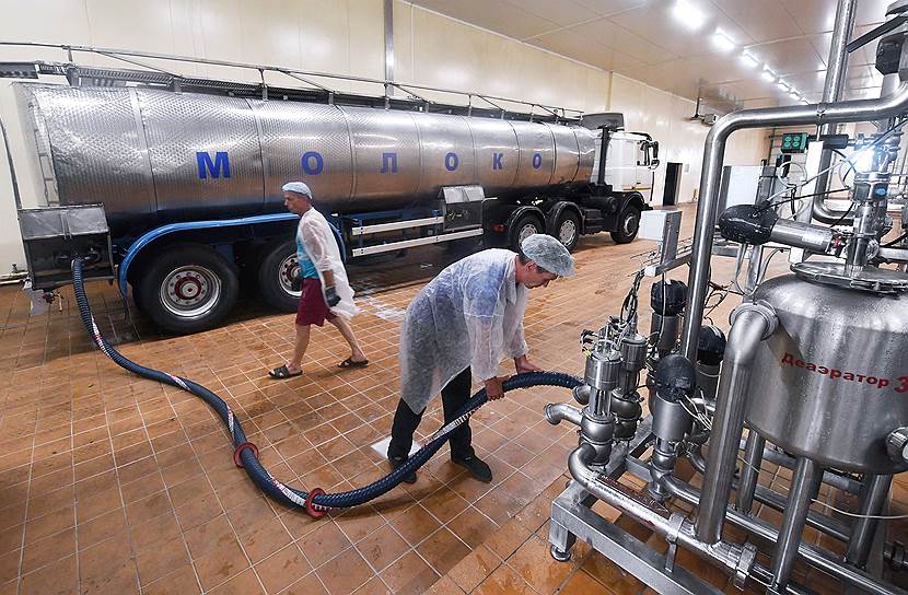 Белорусское молоко снова подключают к хозяйственным и политическим спорам Москвы и Минска