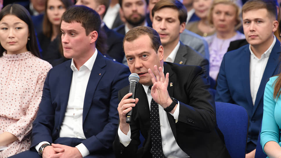 Почему Дмитрий Медведев призвал «Единую Россию» больше лично общаться с людьми
