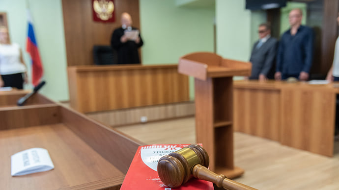 Переплатил, присвоил и завысил