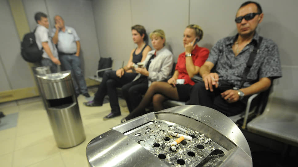 33% опрошенных ВЦИОМом авиапассажиров не соблюдали запрет на курение в общественных местах
