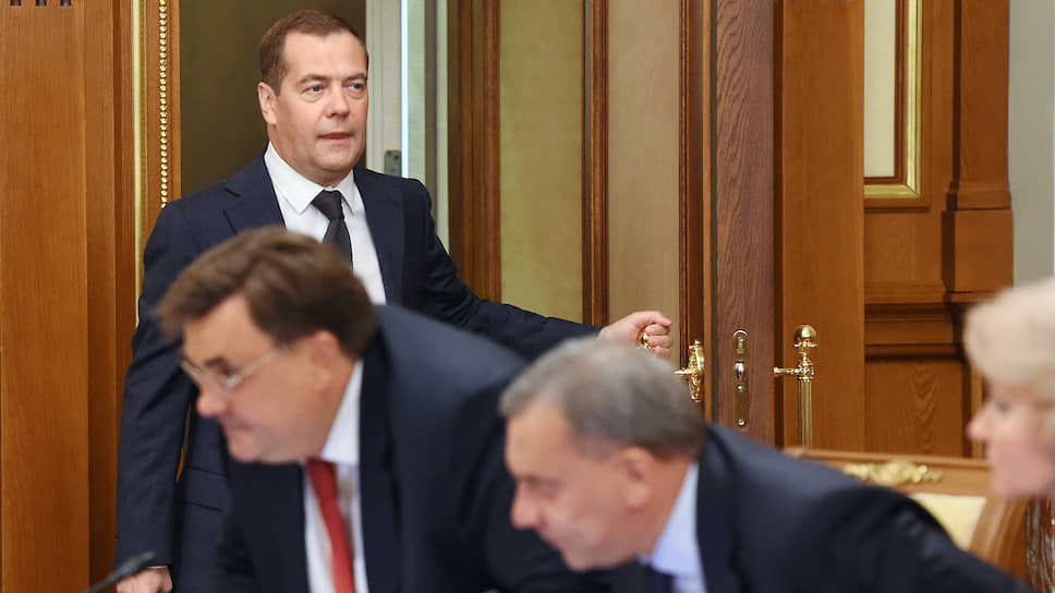 Правительство под руководством Дмитрия Медведева открывает возможность использовать ФНБ во благо экспортно ориентированной индустрии